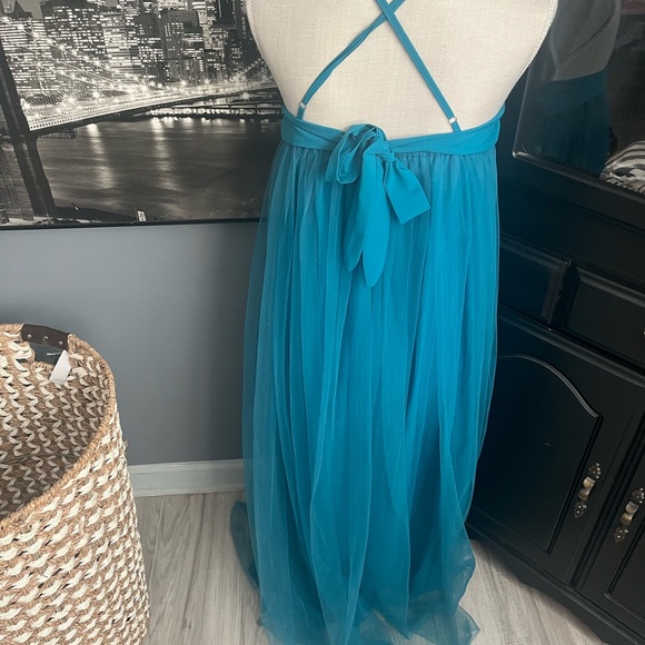 Gown - Picture 2 of 4